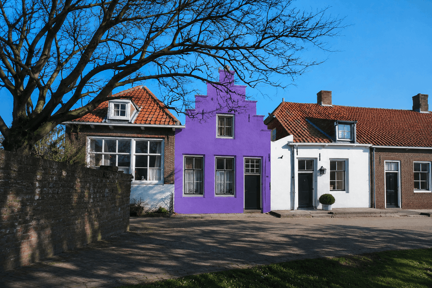 Paars Hollands huis met trapgevel in een rij — Medium opslagvolume voor een rijtjeshuis (26-36 m³) bij Inbox Storage