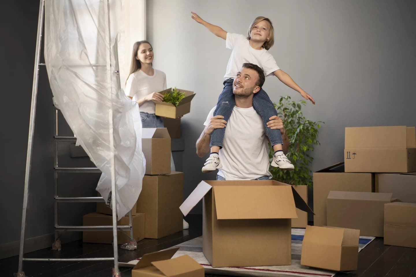 Verhuisdozen klaar voor ophaling tijdens verhuizing of verbouwing