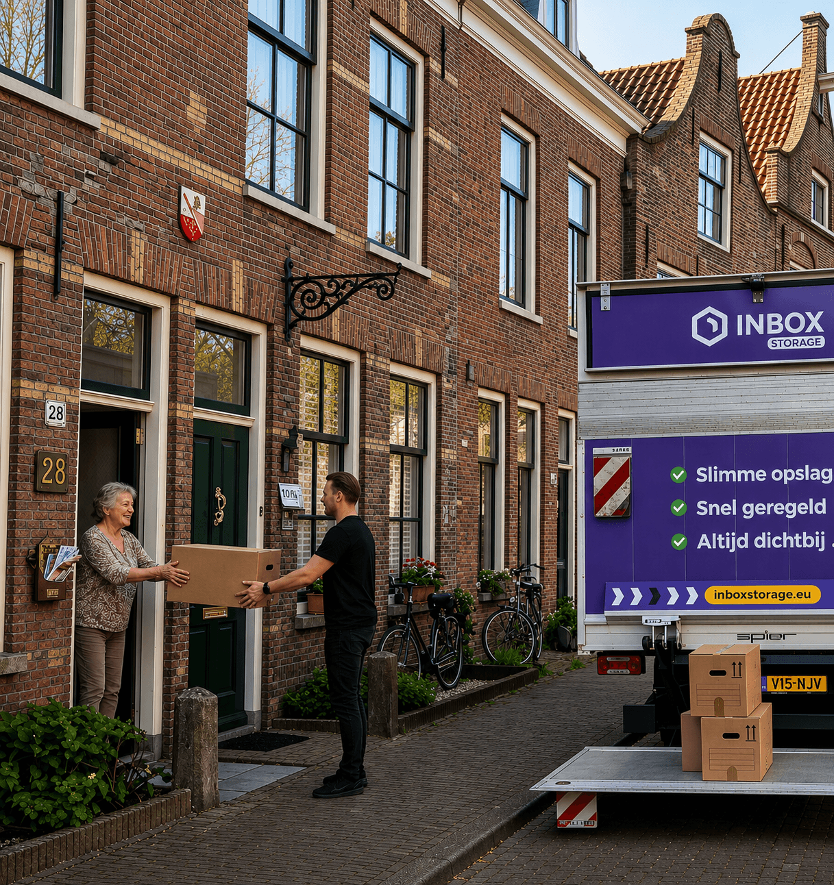 Stap 3: Inbox Storage chauffeur haalt verzegelde opslagunit op aan de deur
